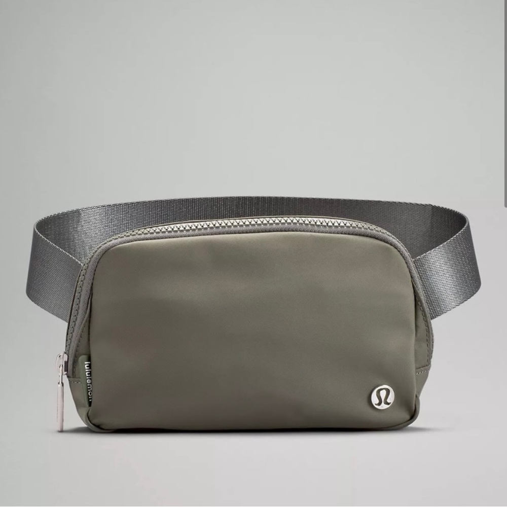 NWT LULULEMON ATHLETICA EVERYWHERE BELT BAG SAGE GREY GRSG